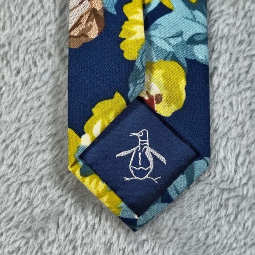 Penguin‎ Skinny Tie Mens 57.5 x 2.25 Floral Flowers Munsingwear Slim Mod